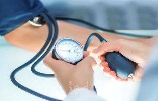 أسوأ 7 أطعمة مصنعة تسبب ارتفاع ضغط الدم