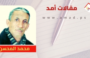 النقد بين التشجيع والتشهير: رحلة الإبداع من الخفاء إلى المعارك الجانبية