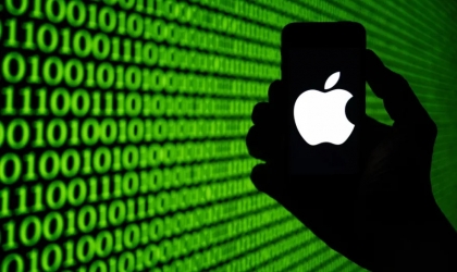 أبل تحل مشكلة الزجاج السائلLiquid Glass بإطلاق تحديث iOS 26.1